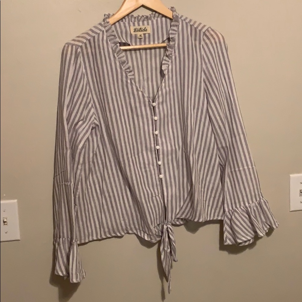 NWOT Women’s Listicle grey/white striped blouse